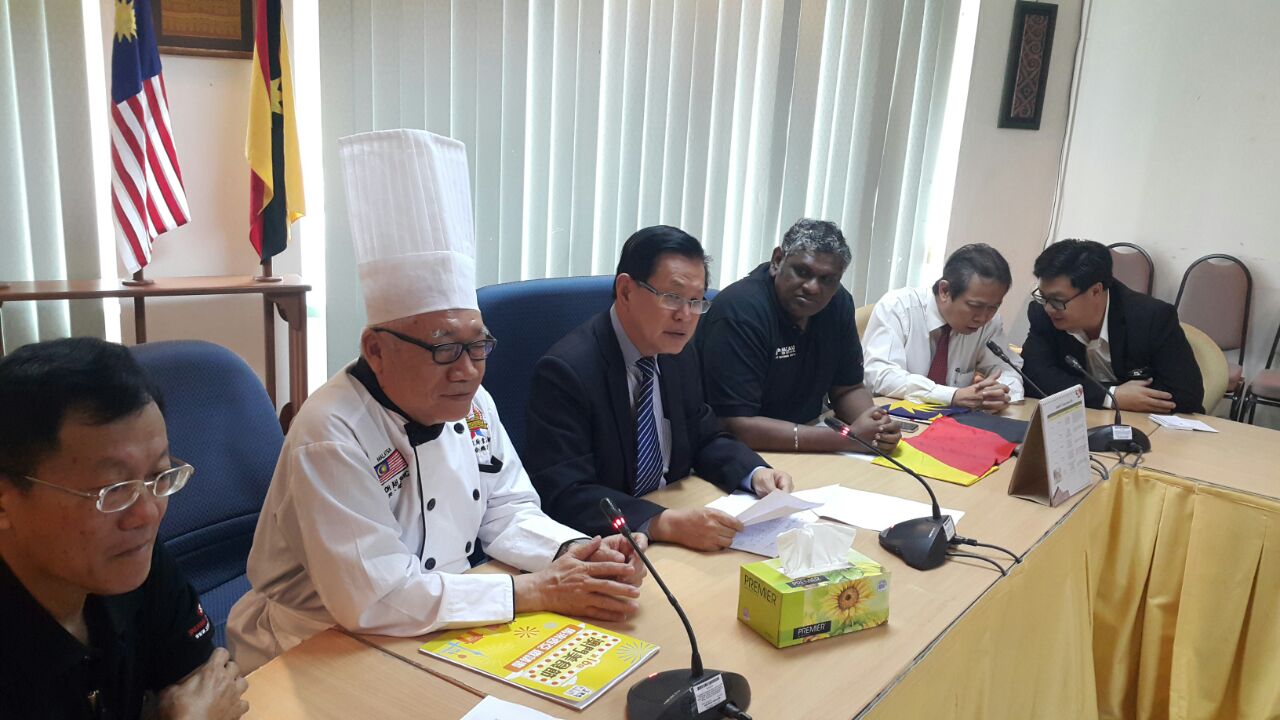Photo shows Datuk Lee Kim Shin (third from left) during the press conference on 16th Macau Food Festival