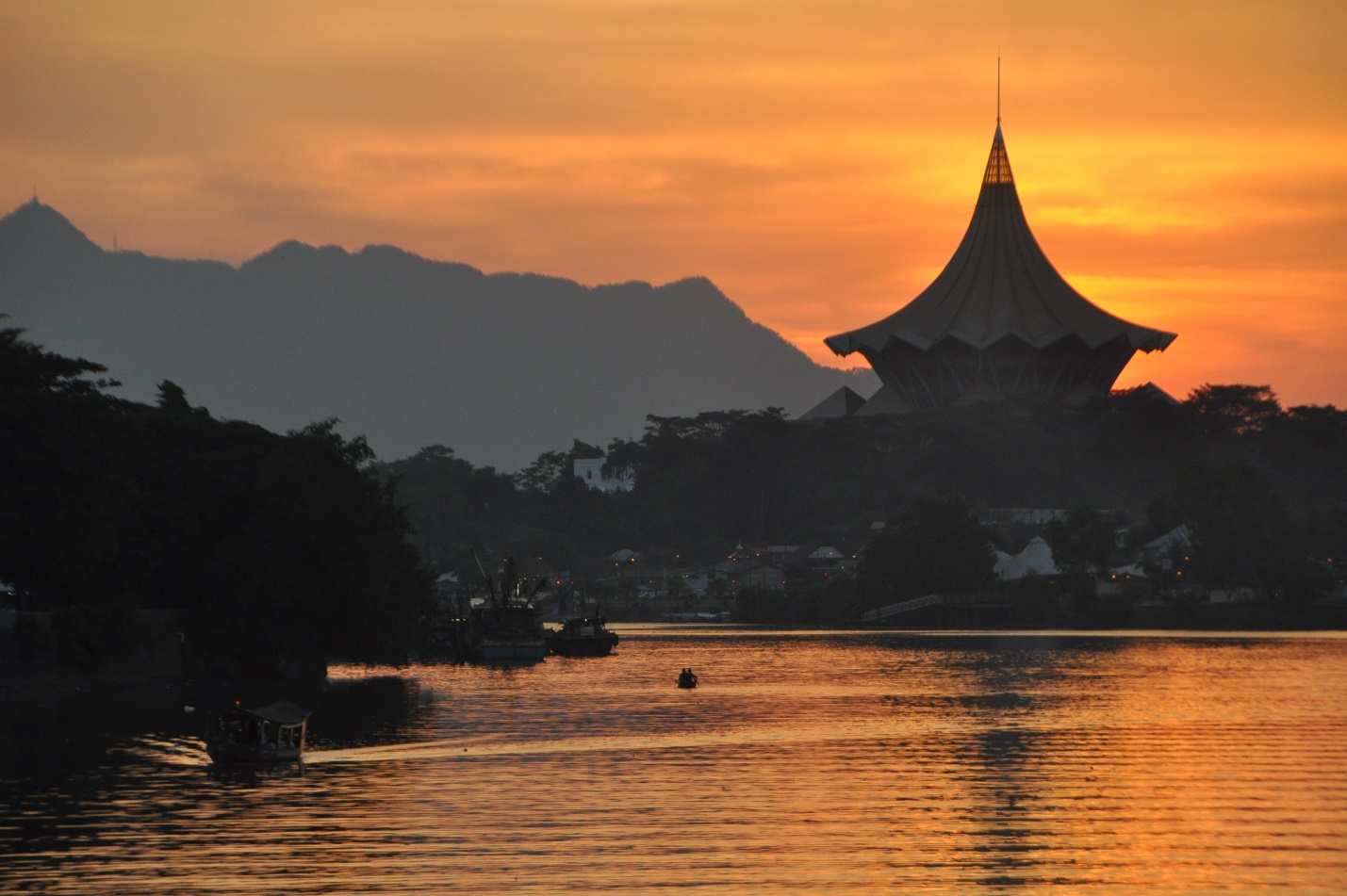 Photo shows sunset over the Kuching Waterfront.