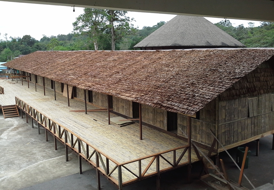 Image of the longhouse being built for the Gawai Carnivasl Redeeems 2016, retrieved from http://www.redeems.my/