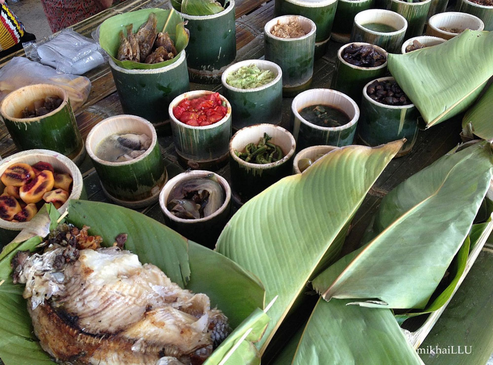 Image shows traditional food displayed at the Nukenen. Photo retrieved from Sarawak Tourism Photo Library.