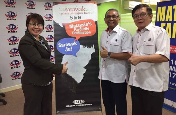 From left: Acting Chief Executive Officer of Sarawak Tourism Board, Mary Wan Mering, MATTA Fair Vice President, Mohd Akil Mohd Yusof and MATTA Chief Executive Officer, Phua Tai Neng, introducing the “Malaysia’s Favourite Destination” banner.