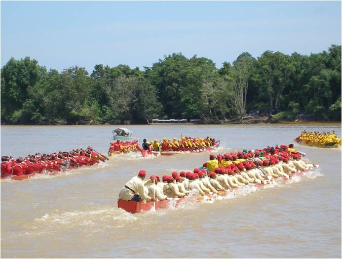 Participants in the Baram Regatta 