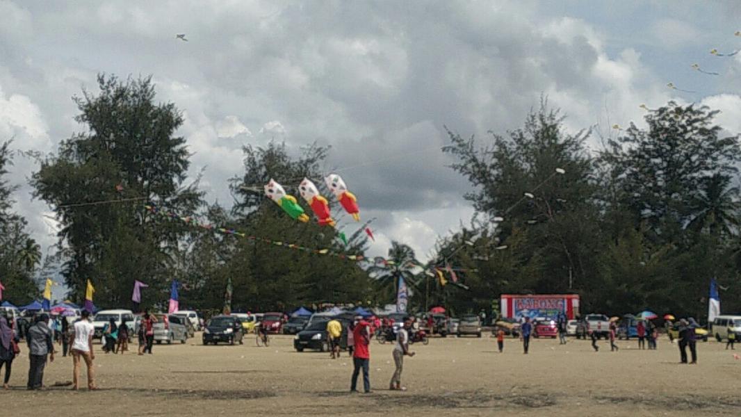 Kabong Kite Festival taking off. Photo credit: Sarawakvoice.com