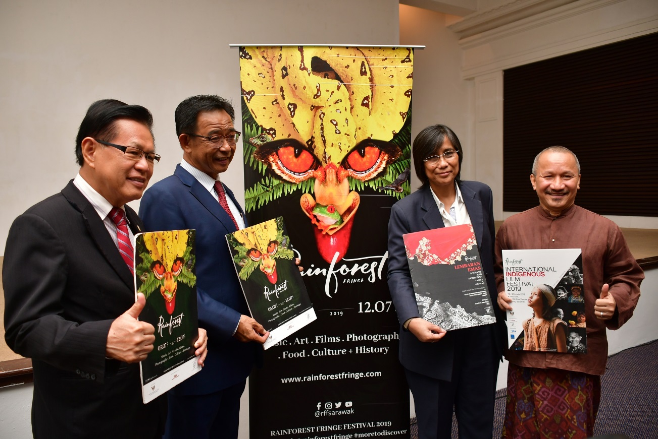 Image shows the Minister of Tourism, Arts, Culture, Youth and Sports Datuk Haji Abdul Karim Rahman Hamzah (second from left). Assistant Minister of Tourism, Arts and Culture, Datuk Lee Kim Shin (left), Sharzede Datu Hj Salleh Askor (second from right) and Jo Sidek (right)