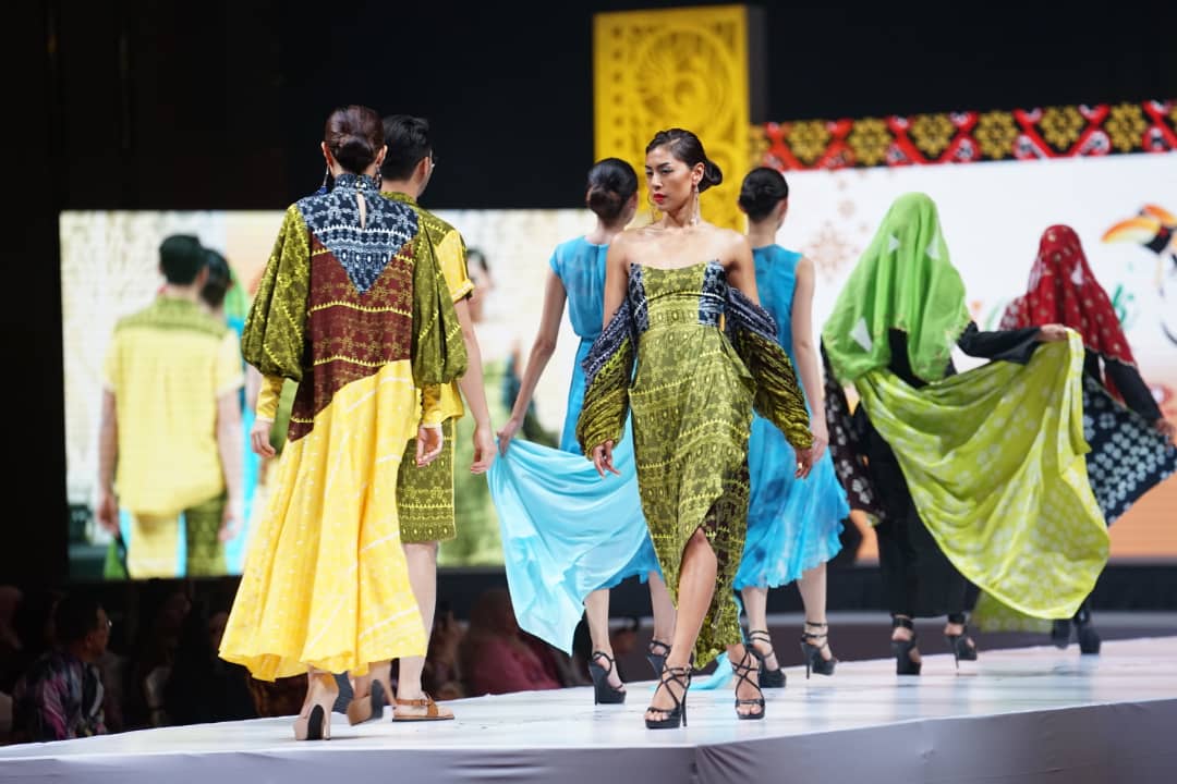 Picture shown model wear “Sarawak Ethos” batique inspired by Sarawak-theme