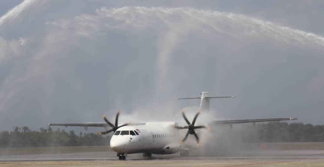 Picture shows the BI6885 flight receiving the “water cannon salute” upon touch down at the Sibu Airport.