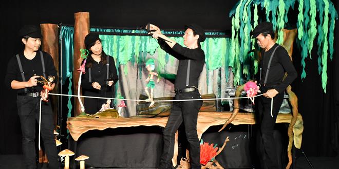 Photo shows Frankie Malachi from Singapore performing during Rainforest World Puppet Carnival 2015 at The Spring, Kuching