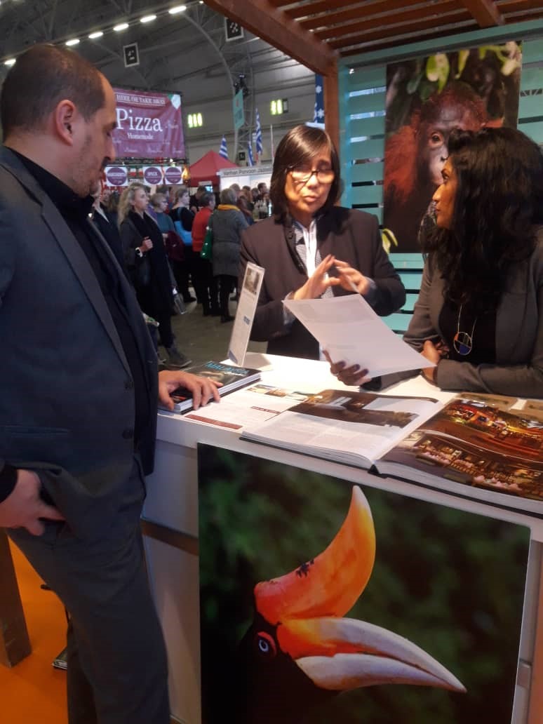 Photo shows Sarawak Tourism Board, Chief Executive Officer, Sharzede (centre) introducing Sarawak’s product to one of the attendees during MATKA 2019.
