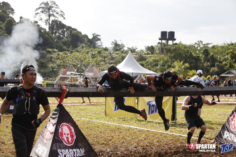 Photo shows the participants competing in one of the obstacle races. (Photo by Spartan Malaysia) 