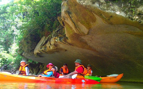 Picture shows the kayaking and bamboo rafting tour. (Photo courtesy of Semadang Kayak)
