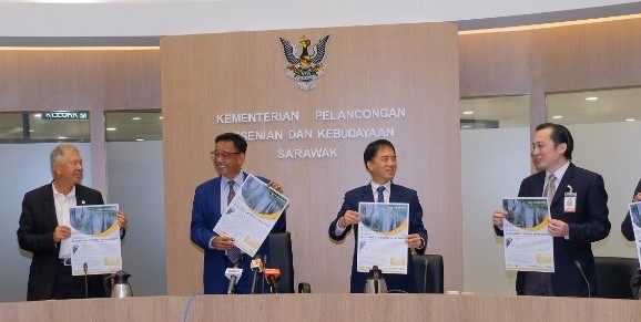 Photo shows the Minister of Tourism, Arts and Culture Sarawak, Datuk Abdul Karim Rahman Hamzah (second left) holding the poster of JRTM calling for papers, accompanied by Assistant Minister of Tourism, Arts and Culture Sarawak, Datuk Sebastian Ting Chiew Yew (left), Mr Hii Chang Ke, Permanent Secretary of Ministry of Tourism, Arts and Culture Sarawak (second right) and JRTM Editor-in-Chief Dr Hiram Ting (right). Photo source: Borneo Post Online.